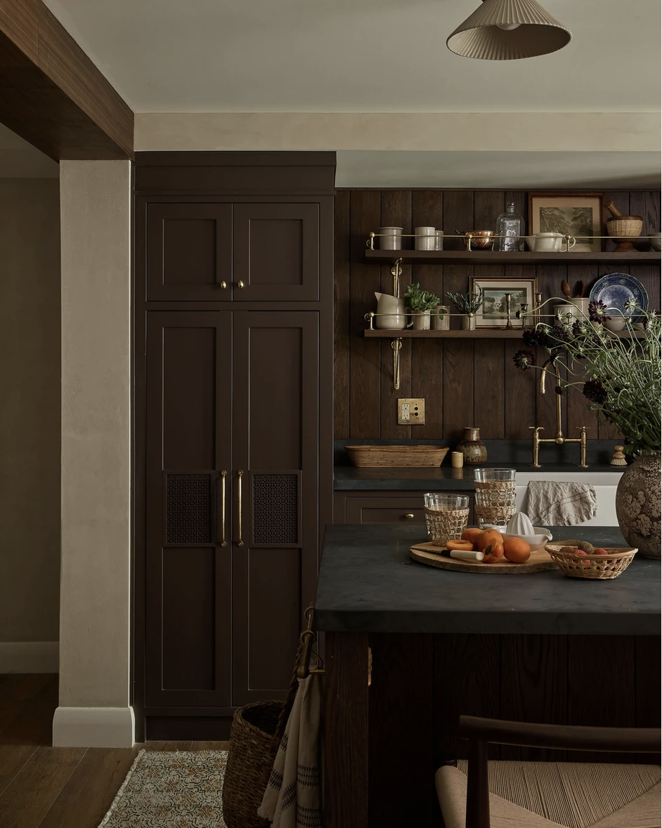 The top 9 interior designers. Moody brown kitchen design by Ashley Montgomery Design. Nadine Stay